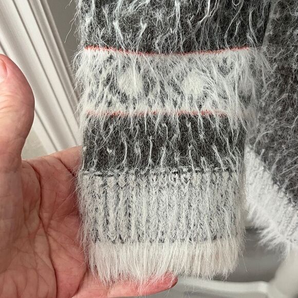 Anthropologie Sleeping on Snow Off-Shoulder Gray and White Sweater NWOT SZ M - Picture 3 of 11